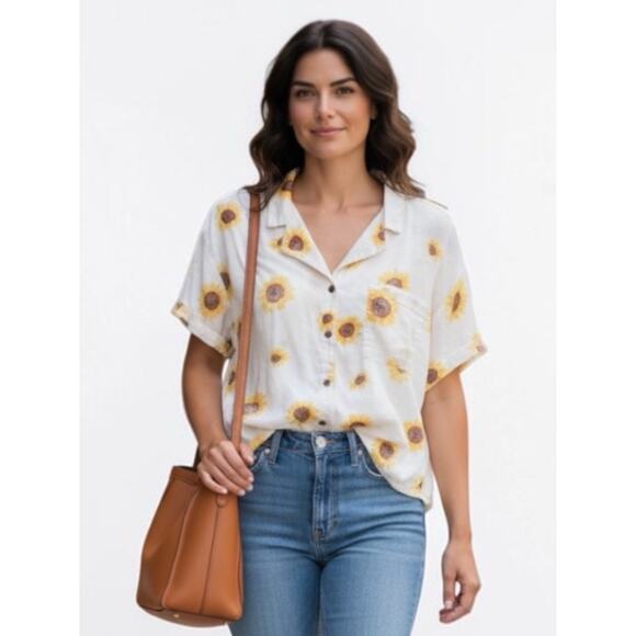 SONOMA Goods For Life Tops - SO Goods For Life LARGE Button Front Shirt with Pocket White & Daisy Print Cabin